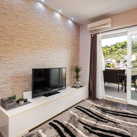 Margaritum - Seaview With Balcony Apartment